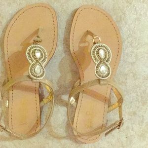 Lilly Pulitzer gold island sandal size 6M